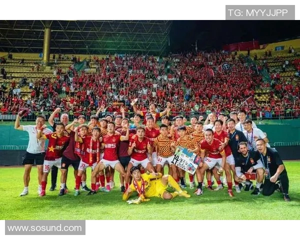 广州足球队个人能力引发热议球迷对球员表现的不同看法与争论