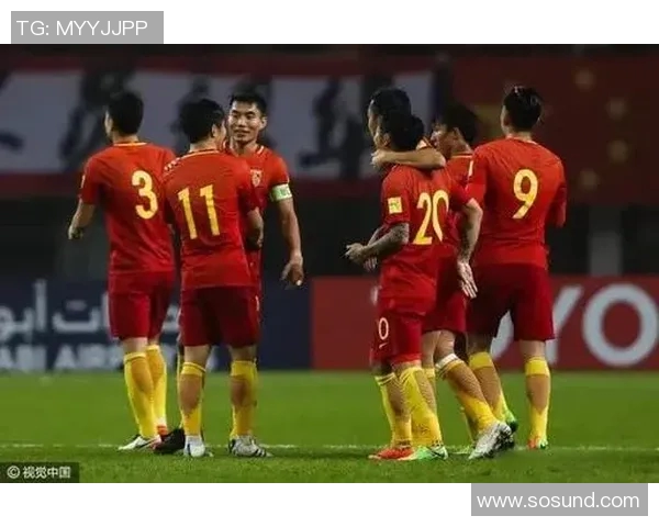 广州足球队与上海足球队赛后复盘分析力量对比与战术探讨 广州足球队与上海足球队赛后复盘分析力量对比与战术探讨