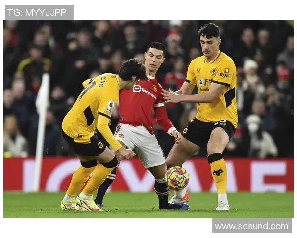 曼联与狼队2020年激战回顾精彩瞬间与战术分析