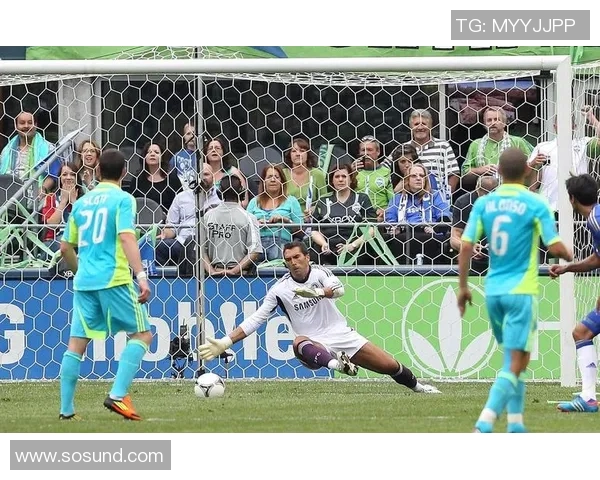 芬洛与乌德勒支激战正酣比分悬念不断球迷期待精彩瞬间