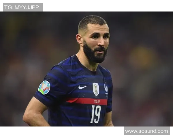 本泽马的传奇之路:从天才少年到世界足球巨星的蜕变与荣耀 本泽马的传奇之路:从天才少年到世界足球巨星的蜕变与荣耀