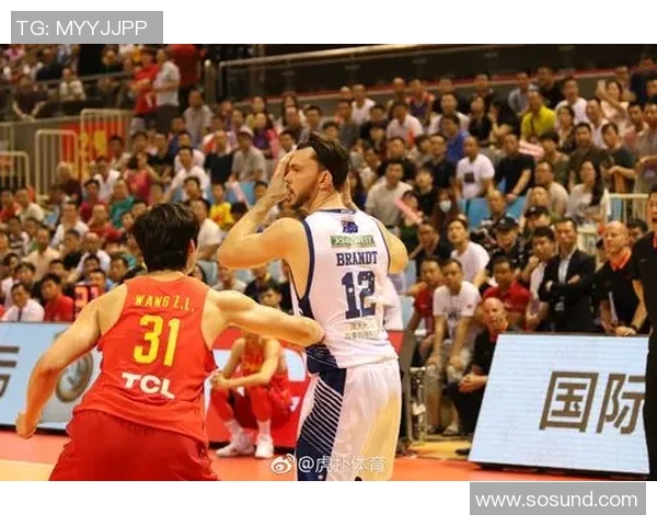 中国篮球队迎战澳大利亚队力争在国际赛场上再创佳绩